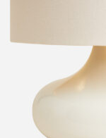 مصباح مع غطاء مصباح مزخرف | Lamp with Scalloped Lampshade